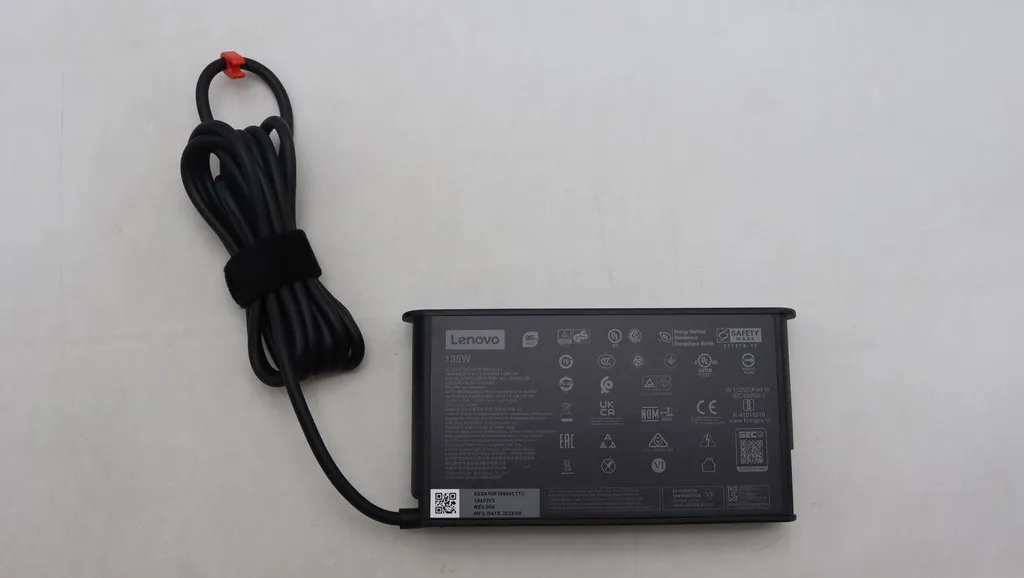 Adaptateur Secteur USB-C 135W Lenovo 5A10W86327 pour PC et Serveur