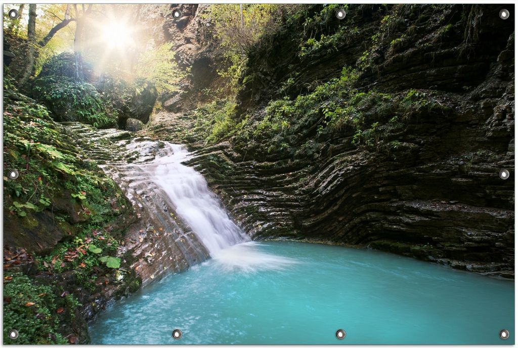 Wallario Outdoor-Poster für Garten oder Balkon, Motiv Wasserfall in einen verborgenen See, in ca. 100 x 150 cm