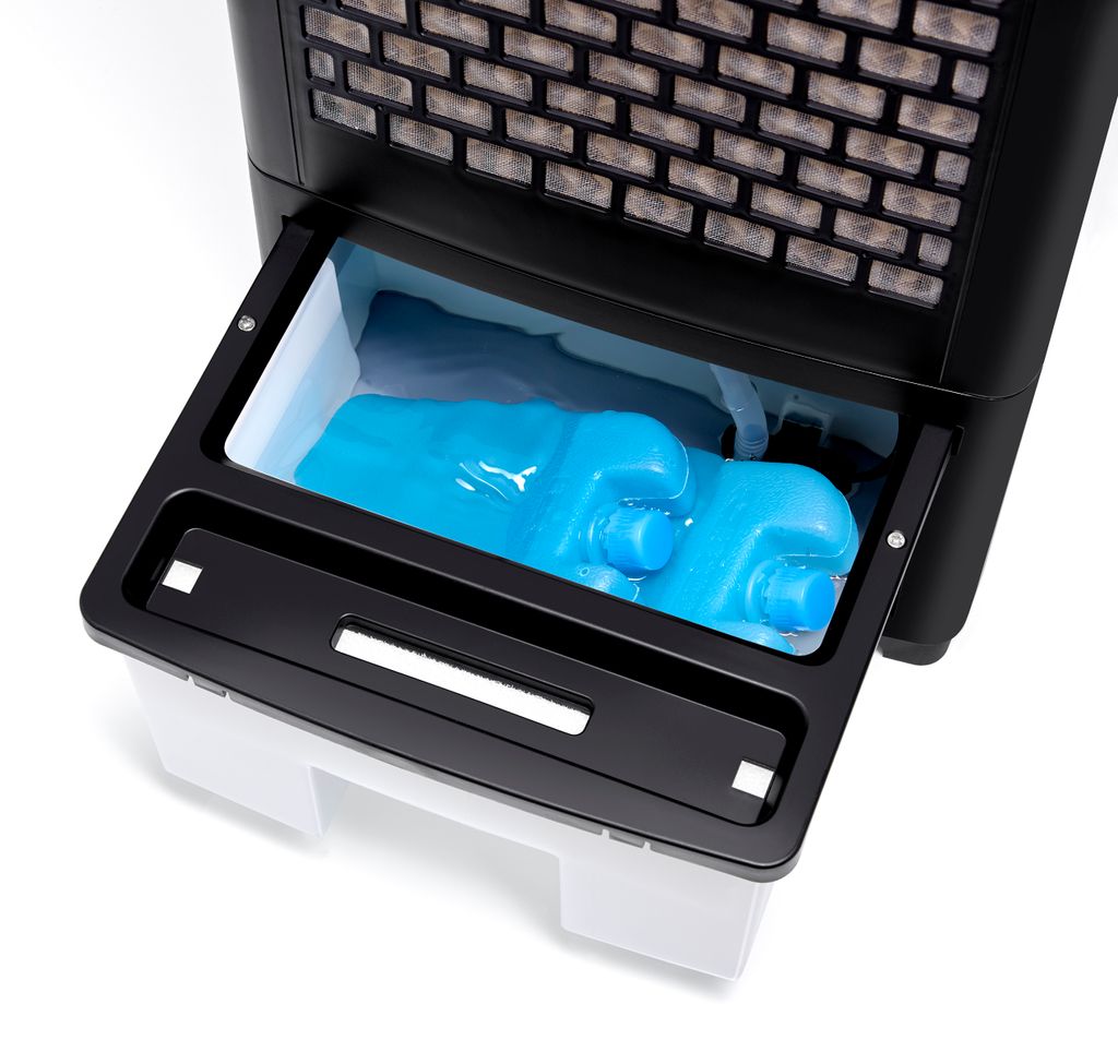 Eine Nahaufnahme der teilweise herausgezogenen Schublade des Wassertanks des Unold AIR COOLER FRESH 