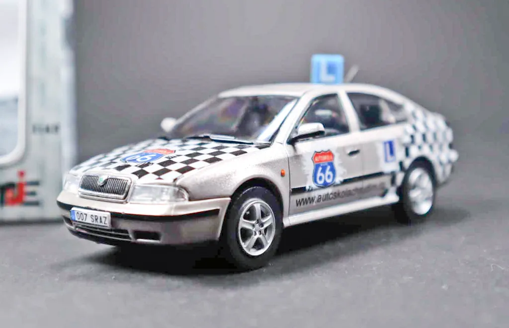 Škoda Octavia 1:43 Autoškola Chrudim - Édition spéciale Crash Model MJ