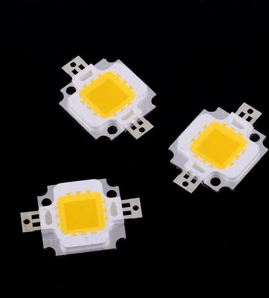 Puce LED COB 10W Alimentation 9V 10V CC - Blanc Chaud avec Refroidisseur