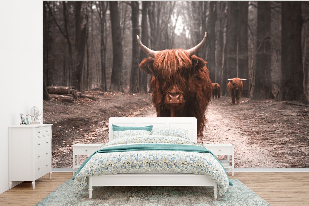 MuchoWow Fototapete für Wohnzimmer oder Schlafzimmer Wandtapete Vinyl Motivtapete Schottischer Hochländer - Wald - Kuh - Tiere - Natur - 320x24...