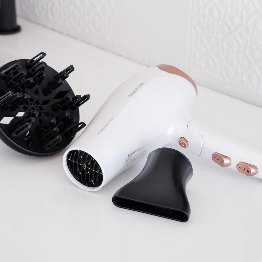 Sèche-cheveux ionique compact Taurus Studio 2500 blanc de 2400 W