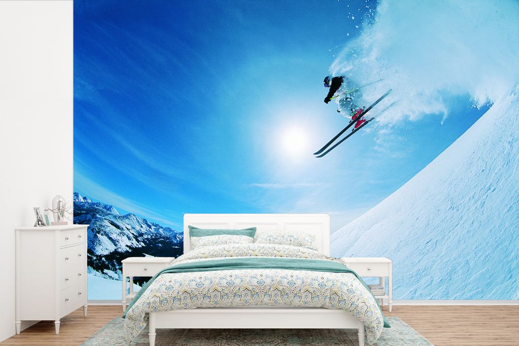 MuchoWow Fototapete für Wohnzimmer oder Schlafzimmer Wandtapete Vinyl Motivtapete Ein Skifahrer erzeugt eine riesige Schneewolke - 600x400 cm - ...