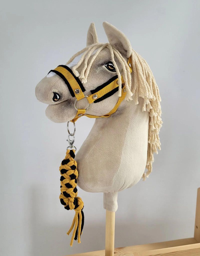 Hobby Horse Babybett A3 mit schwarzem Fell und doppelt geflochtenem Zügel