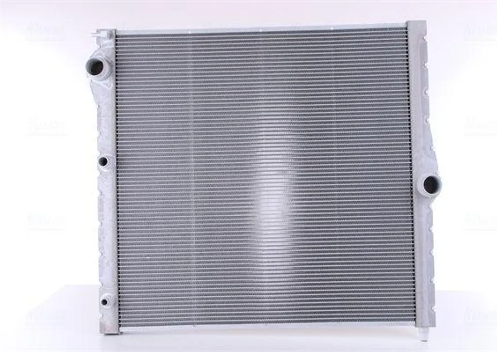 Radiateur Moteur NISSENS 60827 pour X5 E70 et X6 E71 - OE 17117576272