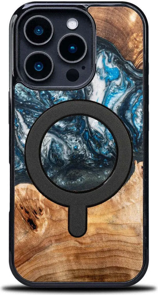 Custodia in legno per iPhone 16 Pro, Bewood Unique Planets Earth per MagSafe