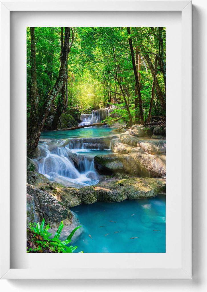 Türkisfarbener Bach im Wald– Wandbild mit Rahmen – Gerahmtes Bild – Wanddekoration – 40x60 cm – Weiß