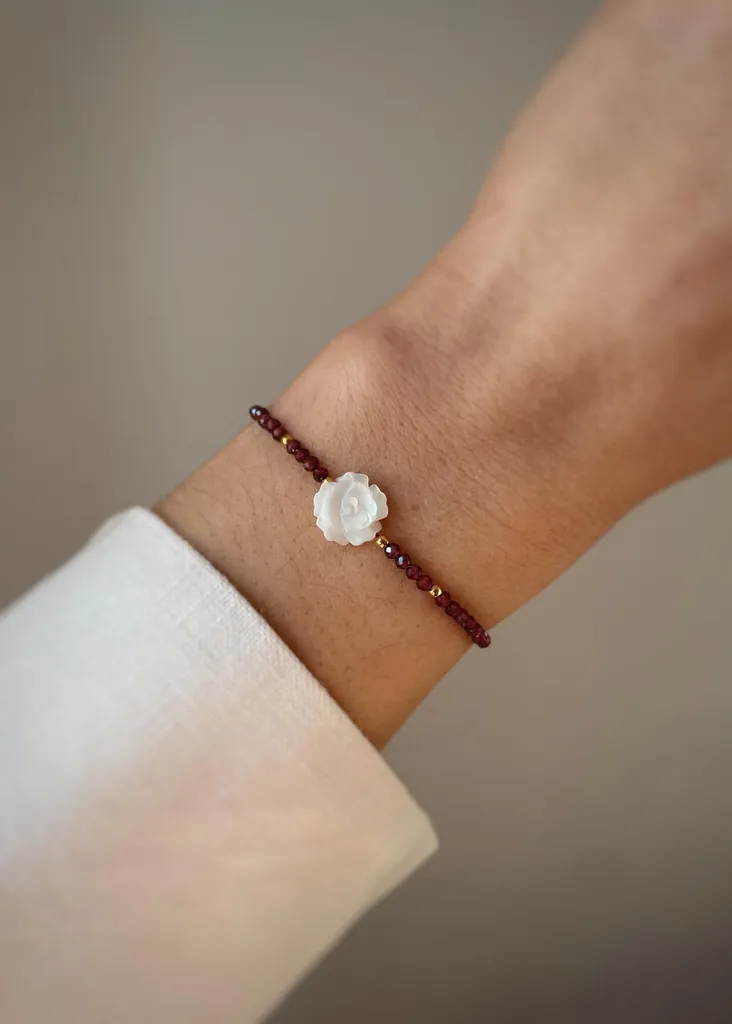 Bracelet Élastique Grenat et Nacre Rose : Vertus de Force et de Sérénité - 5