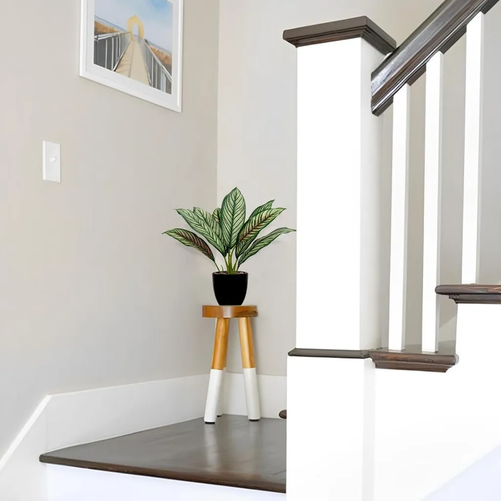 Calathea artificiel 33cm idéal pour décorer un bureau sans lumière