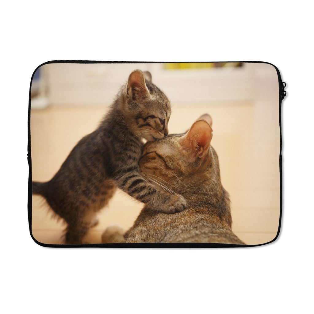 MuchoWow Laptop Hülle 14 ZollEin Kätzchen mit seiner Mutter Laptoptasche - Laptoptasche - Stoßsicher - Schutzhaube
