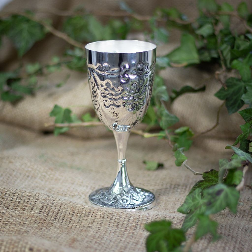 Trinkkelch als Silberbecher, stilvoller Weinkelch, Weinbecher versilbert