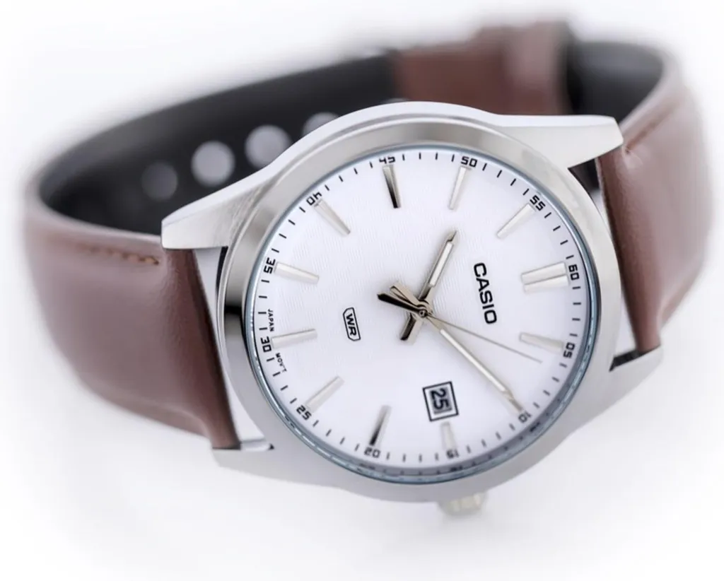 Regala un Casio MTP-VD03L-5A: L'Idea Perfetta per un Uomo Speciale - 3