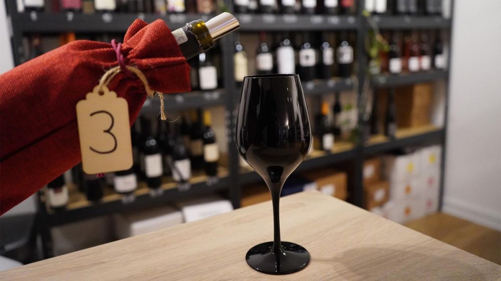 Jochen Schweizer Wein Blind Tasting Frankfurt am Main; Erlebnis verschenken oder selbst erleben; Gutschein gültig für 1 Person Gruppengröße: 6...