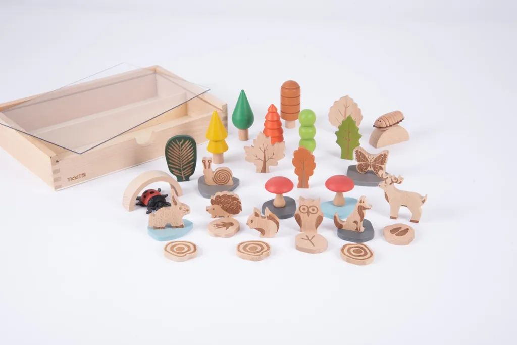 Jeu d'éveil en bois Forest avec 37 figurines pour manipuler et apprendre