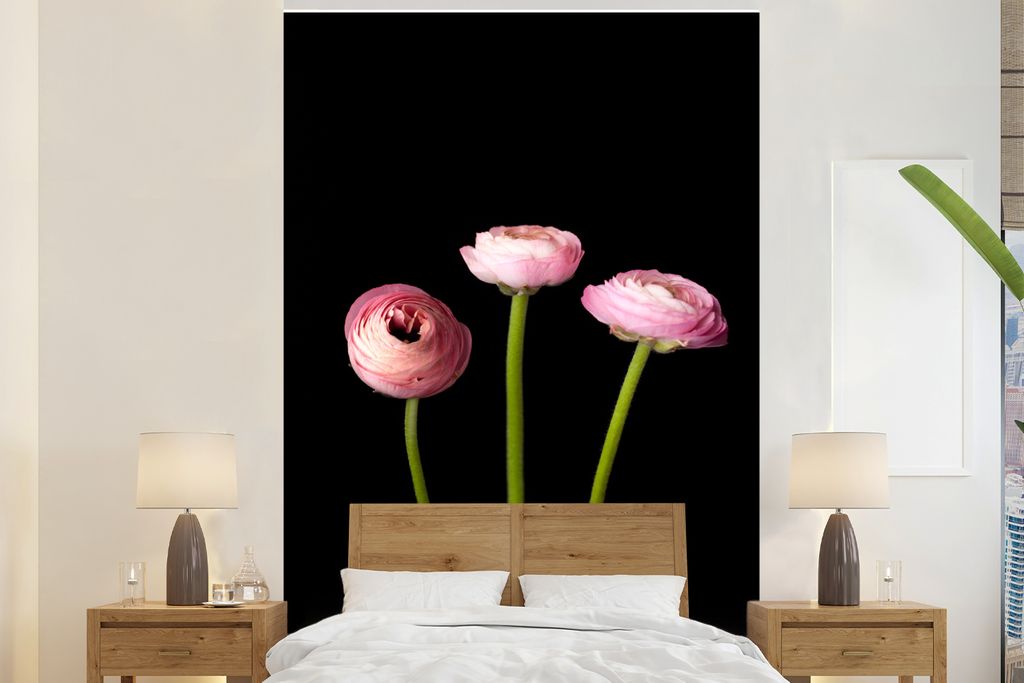 MuchoWow Fototapete für Wohnzimmer oder Schlafzimmer Wandtapete Vinyl Motivtapete Drei Butterblumen auf schwarzem Hintergrund - 155x240 cm - Tapete