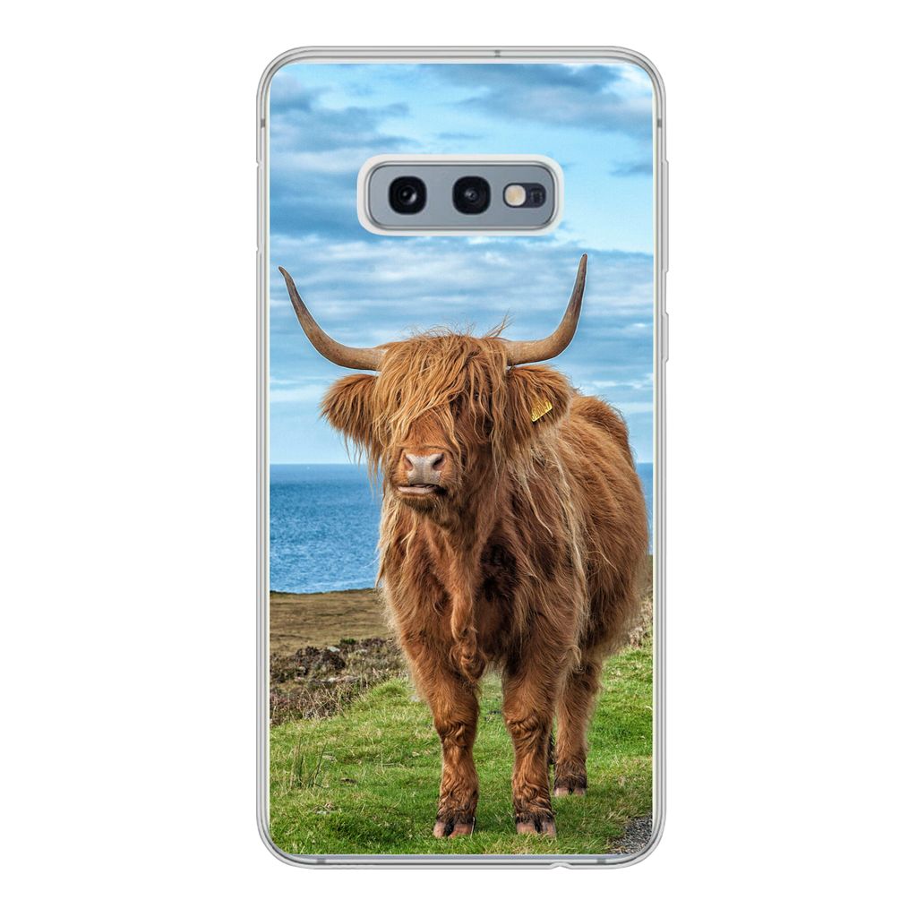 MuchoWow Handyhülle Schutzhülle Hülle für Samsung Galaxy S10e Schottischer Highlander - Wasser - Hörner Silikon Softcase Handy Hülle - Handy