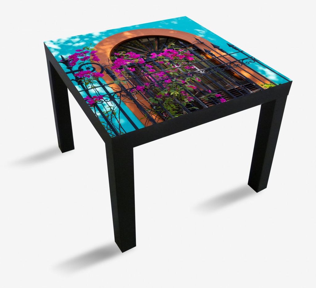 Wallario Möbeldesign / Aufkleber, geeignet für Ikea Lack Tisch - Pinke Blumen vor türkisfarbener Fassade in 55 x 55 cm