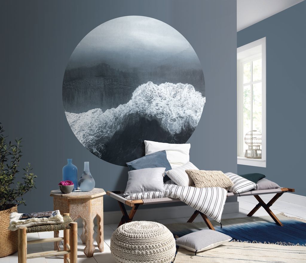 NEWROOM Tapete Grau Vliestapete Wasser - Mustertapete Modern Blau Weiß Wellen Meer Ozean Strand