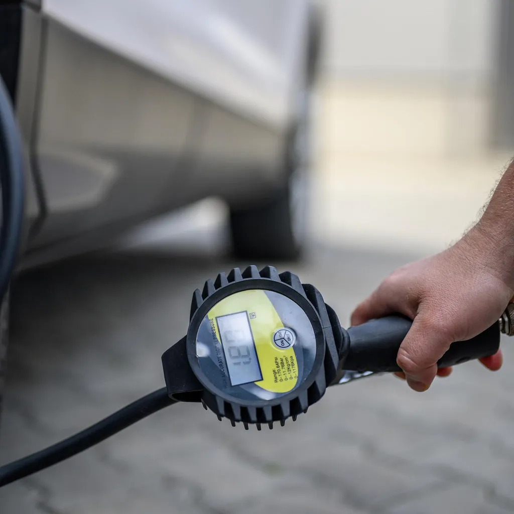 Pistola di Gonfiaggio Professionale TC-CCB-3: Sicurezza e Precisione Digitale - 8