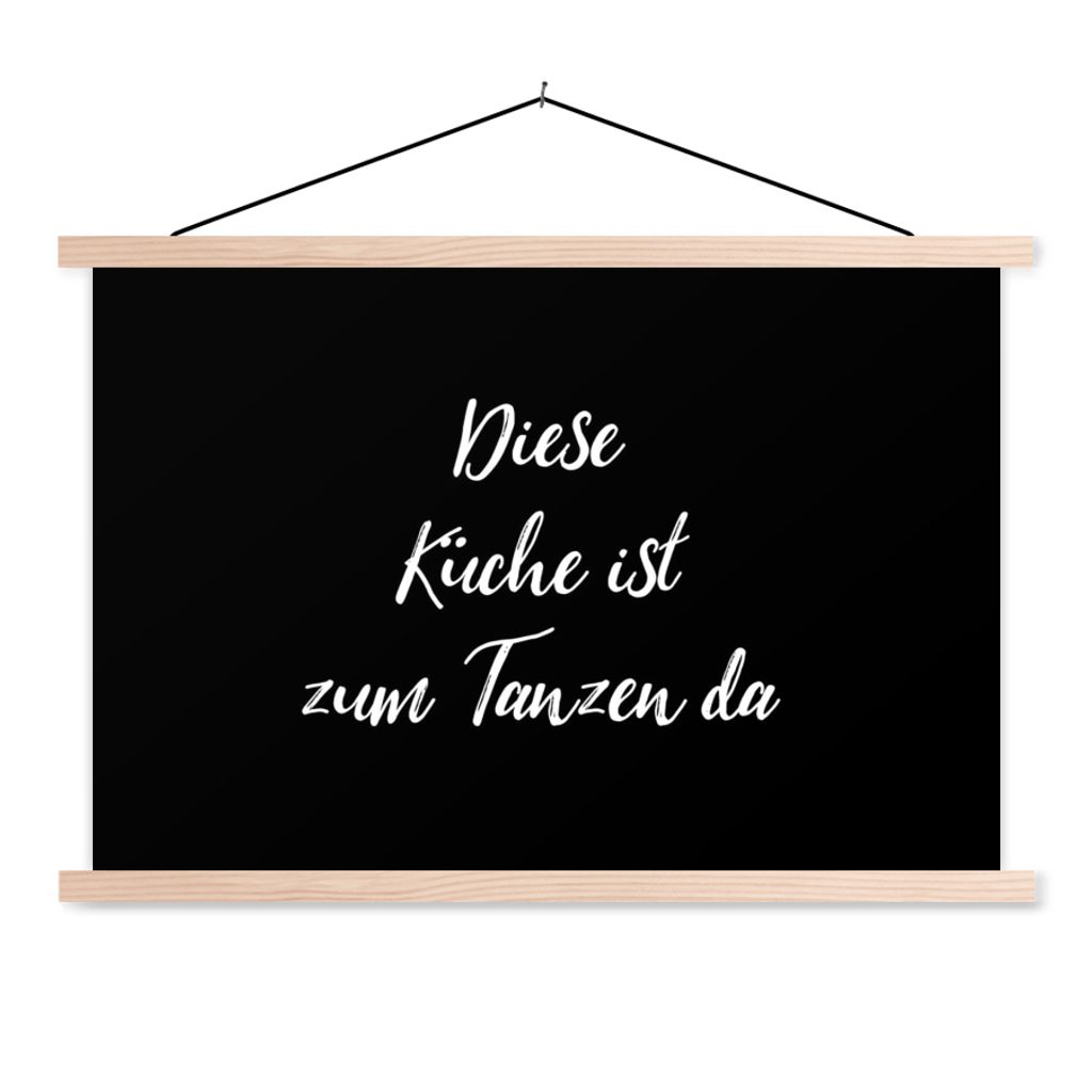 MuchoWow Textilposter Zitate - Sprichwörter - Diese Küche ist zum Tanzen da - Tanzen 120x80 cm mit holzfarbenen Rahmen - Aufhängeset