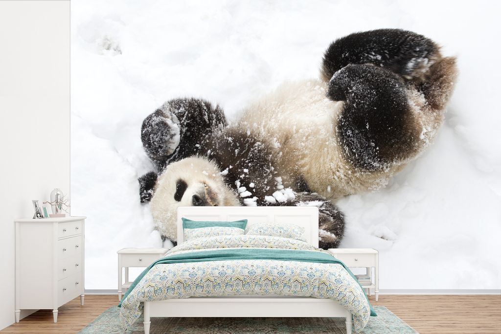 MuchoWow Fototapete für Wohnzimmer oder Schlafzimmer Wandtapete Vinyl Motivtapete Panda - Schnee - Baby - 525x350 cm - Das Hintergrundbild