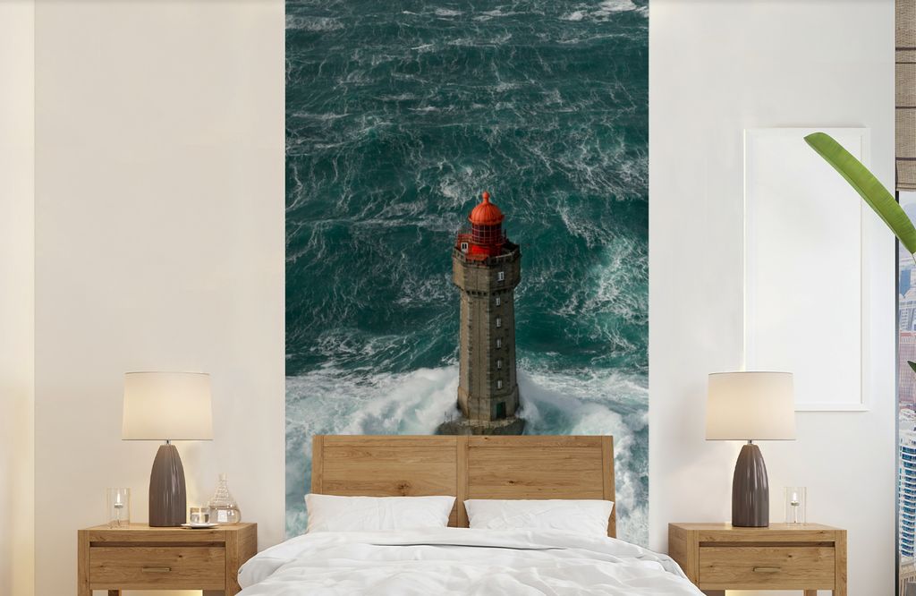 MuchoWow Fototapete für Wohnzimmer oder Schlafzimmer Wandtapete Vinyl Motivtapete Eine Luftaufnahme des Leuchtturms von La Jument inmitten der w...