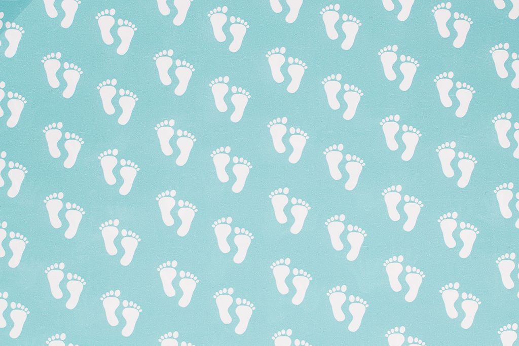 Geschenkpapier Baby Füße / Hände beidseitig 70cm x 2m Rolle hellblau