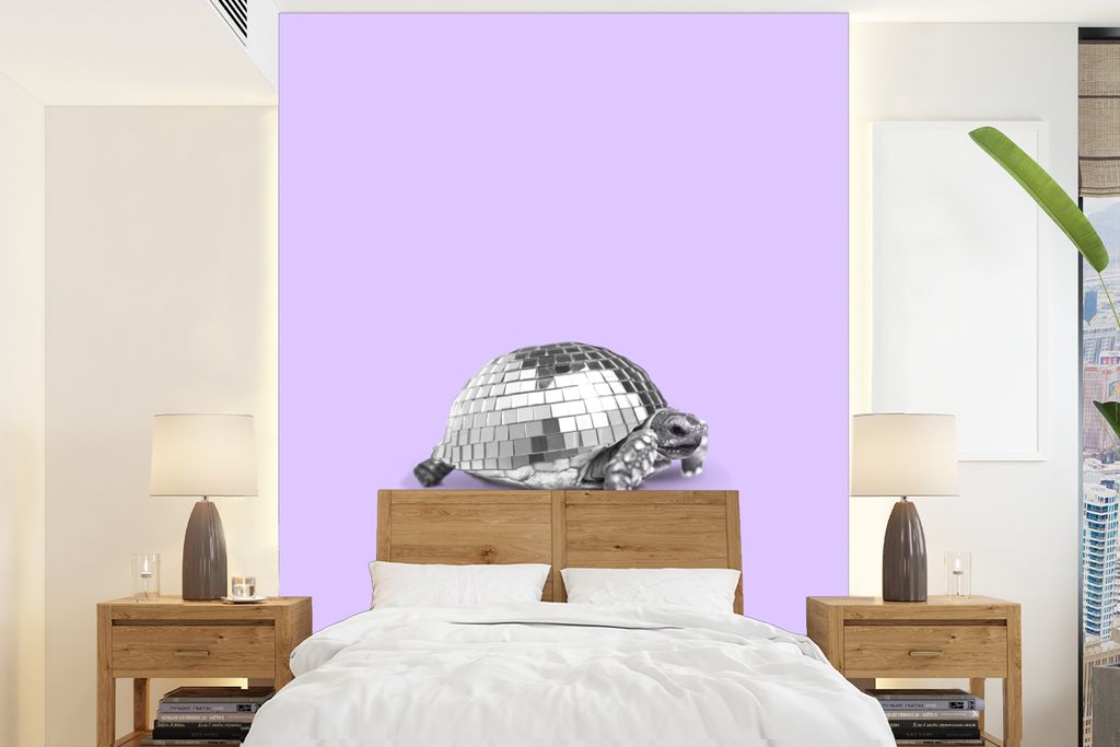 MuchoWow Fototapete für Wohnzimmer oder Schlafzimmer Wandtapete Vinyl Motivtapete Schildkröte - Discokugel - Disco - Tier - Lila - 175x240 cm -...