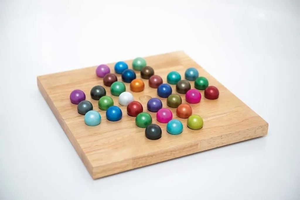 Remember Solitaire de luxe avec plateau en bois massif et billes de verre