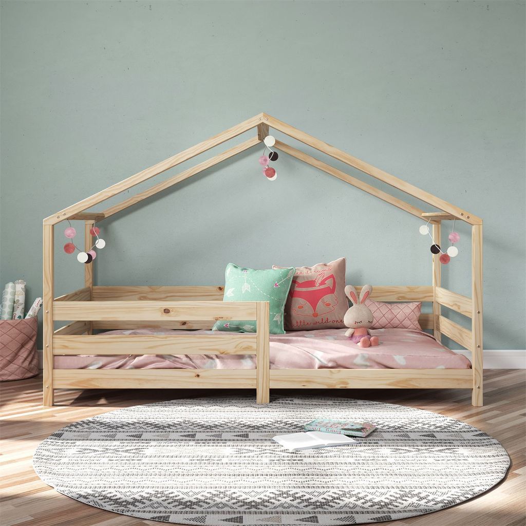 Hausbett RENA aus massiver Kiefer in natur, schönes Produktbild 