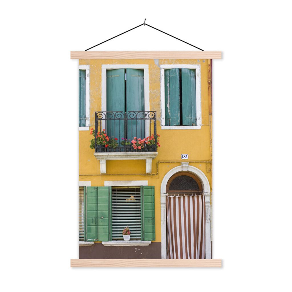 MuchoWow Textilposter Heiteres Haus in Italien mit Fensterläden 40x60 cm mit holzfarbenen Rahmen - Poster