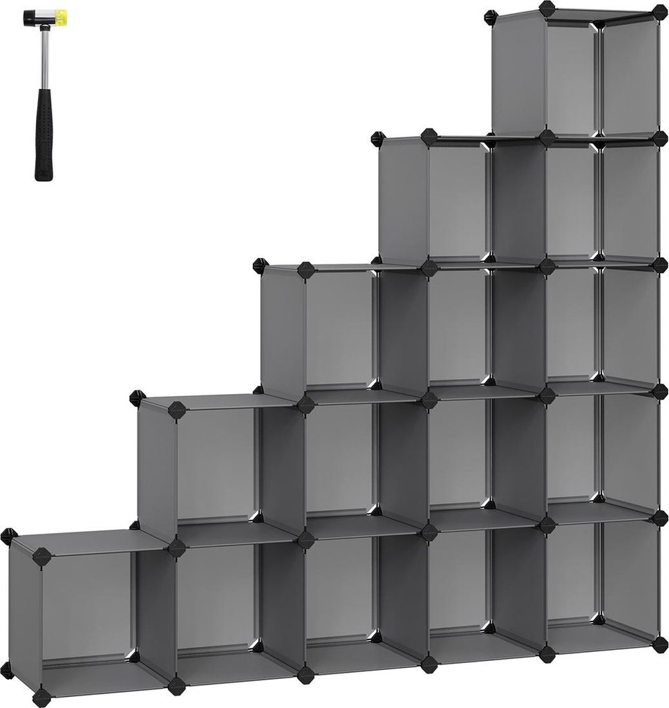 Selbstgebautes Schuhregal aus 16 Würfeln (31 x 123 x 123 cm)