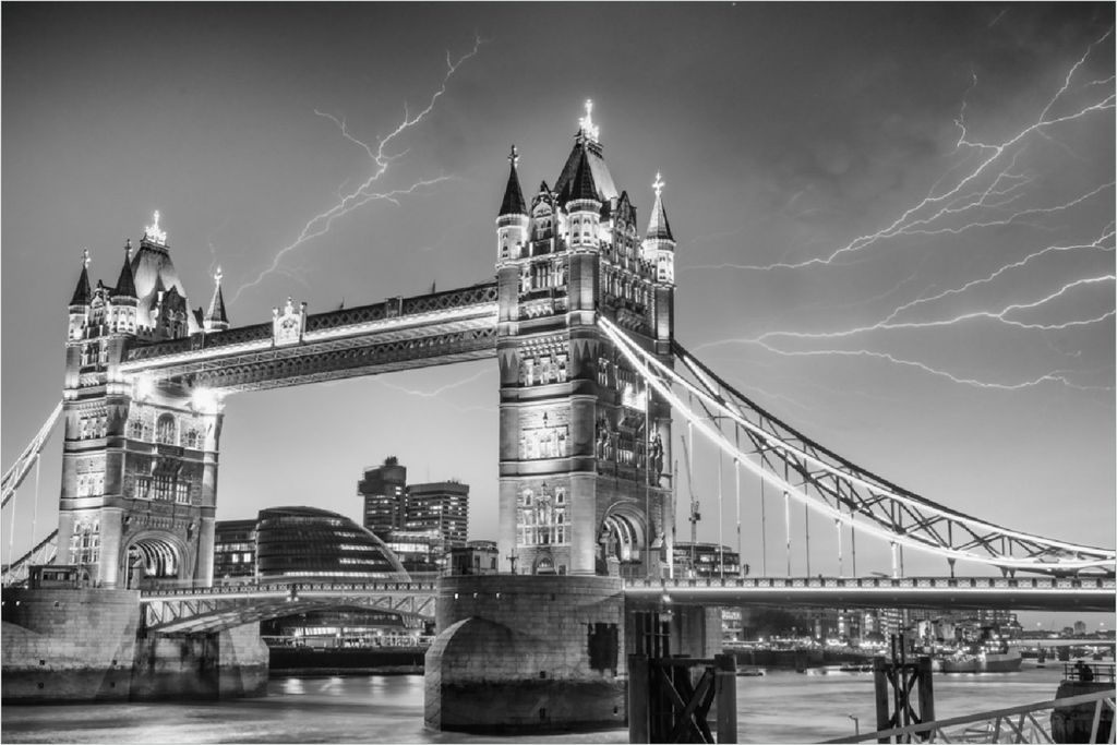 Wallario Poster - Tower Bridge bei Gewitter in schwarz-weiß, Kunstdruck Größe: 100 x 150 cm
