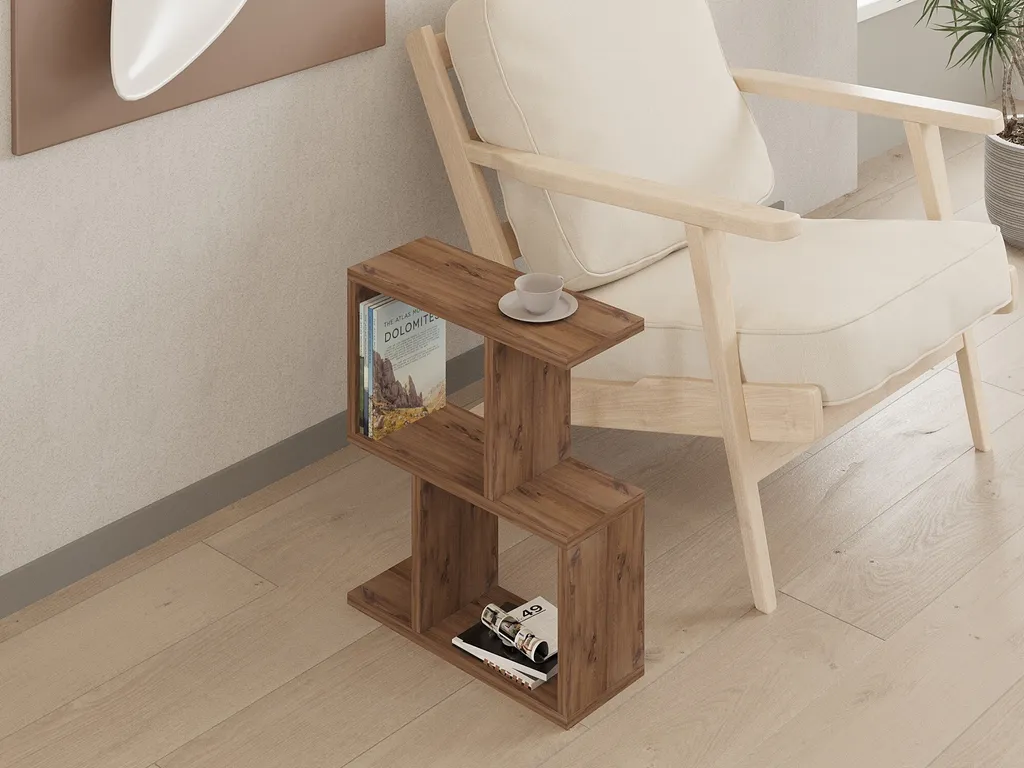 Petite table d'appoint en mélamine effet pin pour optimiser le salon