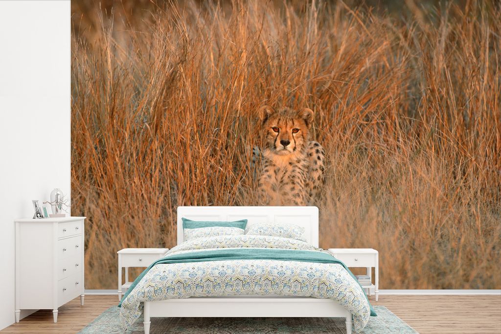 MuchoWow Fototapete für Wohnzimmer oder Schlafzimmer Wandtapete Vinyl Motivtapete Gepard - Camouflage - Gras - 525x350 cm - Das Hintergrundbild