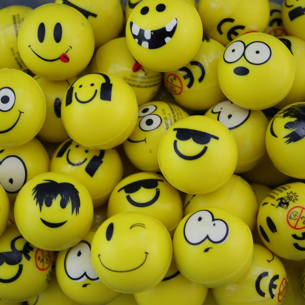 Springball Mitgebsel für Kindergeburtstag 4 x Smiley Flummi 45 mm Gesicht 