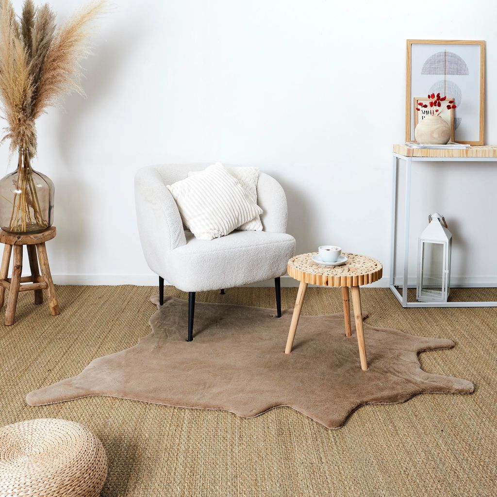 Taupefarbener Fellteppich in Tierform, 120 x 158 cm