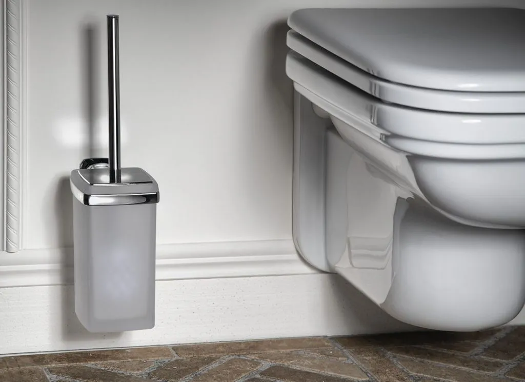 Brosse pour WC Sapho Aida idéale pour optimiser l'espace au sol