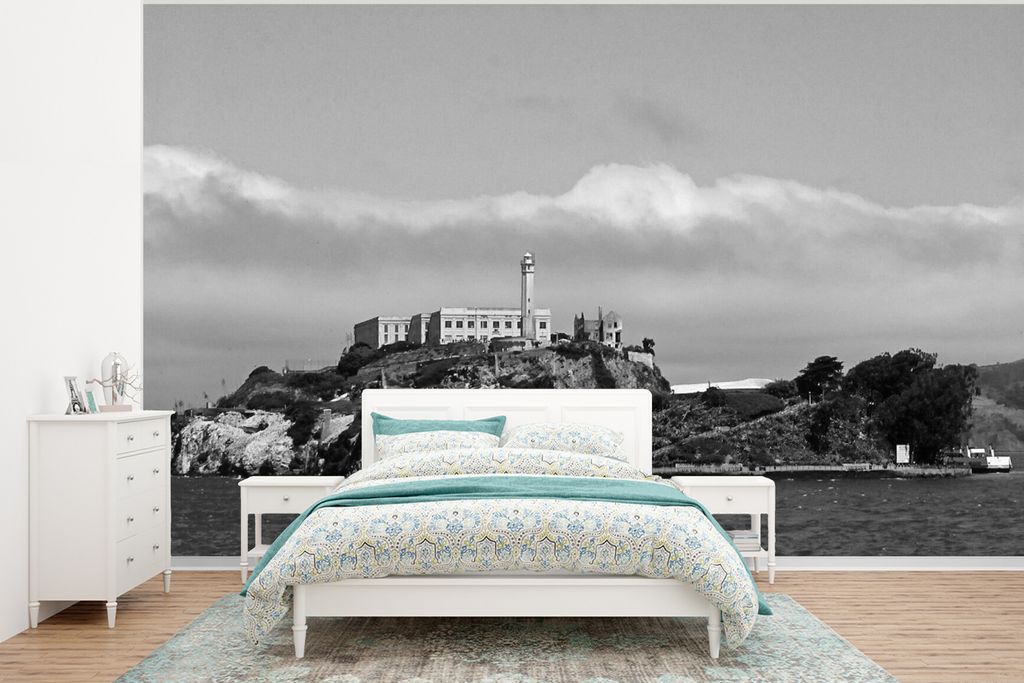 MuchoWow Fototapete für Wohnzimmer oder Schlafzimmer Wandtapete Vinyl Motivtapete Wolken über Alcatraz in Schwarz und Weiß - 320x240 cm - Tapeten