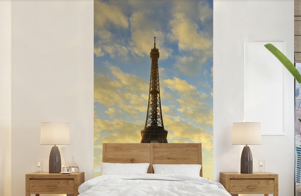 MuchoWow Fototapete für Wohnzimmer oder Schlafzimmer Wandtapete Vinyl Motivtapete Der Eiffelturm mit einem einzigartigen orangefarbenen Himmel a...