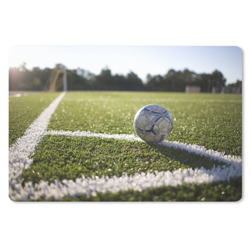 MuchoWow Schreibtischunterlage Der Ball ist auf der Eckstoßlinie 60x40 cm - XXL Mauspad - Großes Mauspad