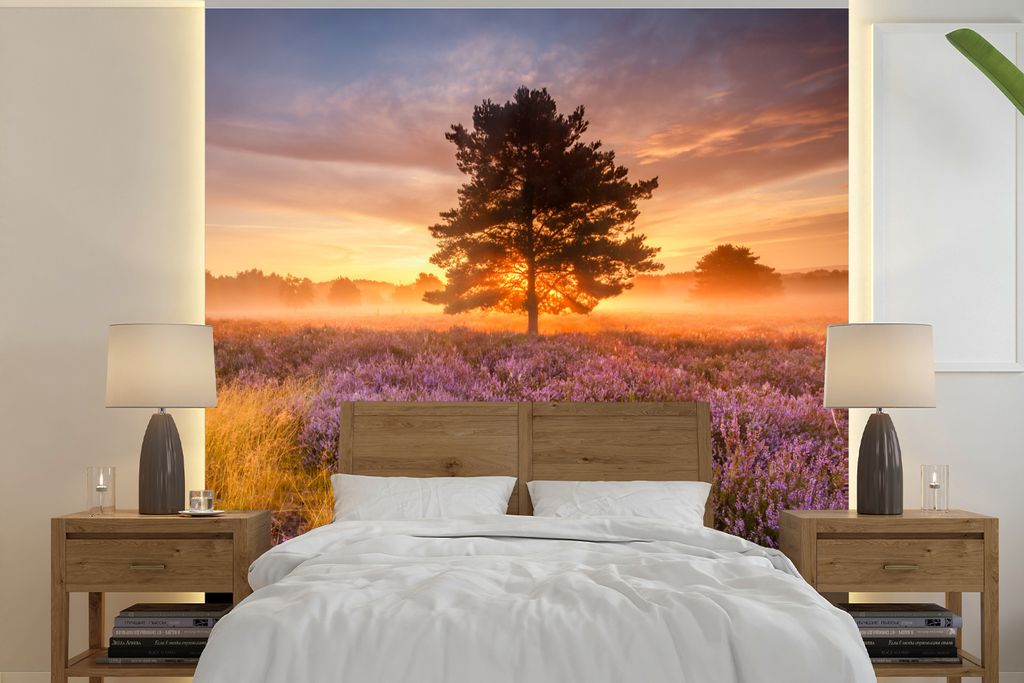 MuchoWow Fototapete für Wohnzimmer oder Schlafzimmer Wandtapete Vinyl Motivtapete Heidelandschaft mit einem Baum - 350x350 cm - Schlafzimmertapete