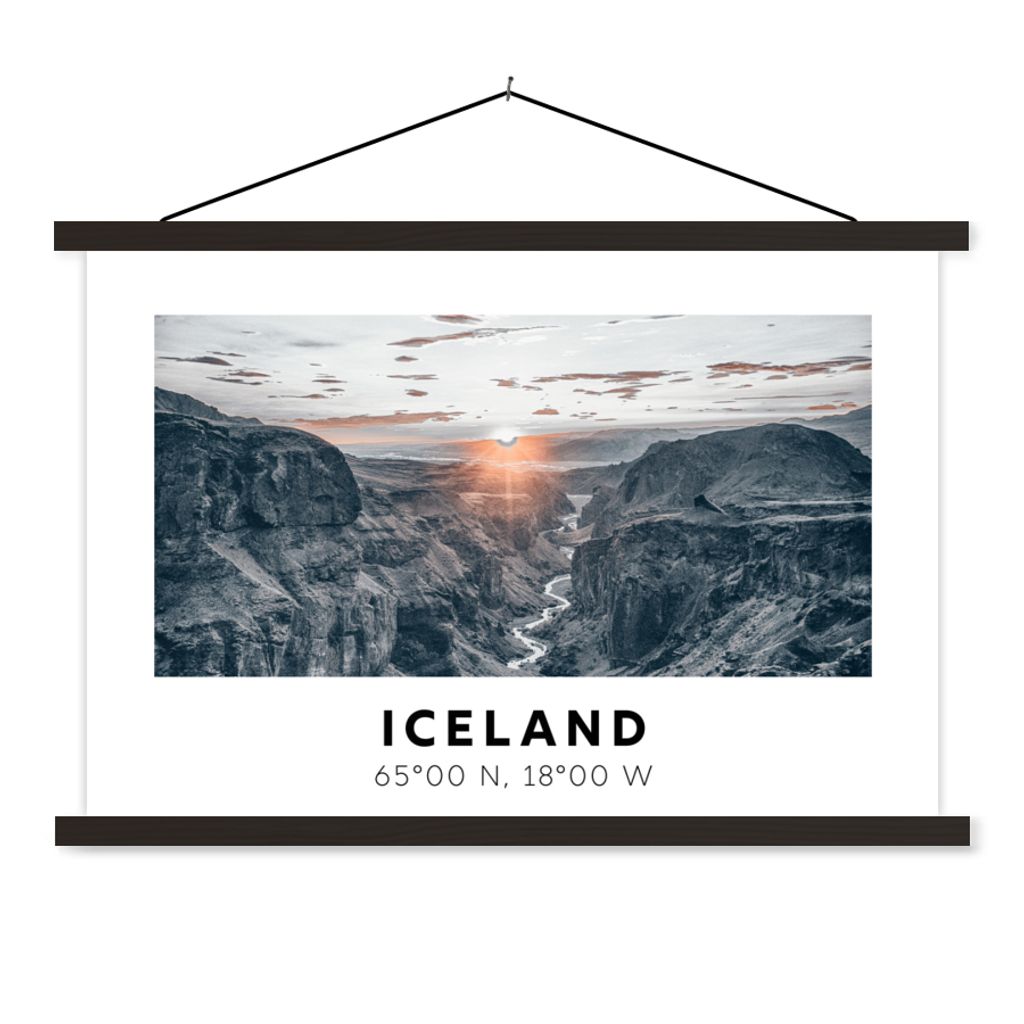 MuchoWow Textilposter Island - Fluss - Berge 150x100 cm mit schwarzem Rahmen - Schlafzimmer