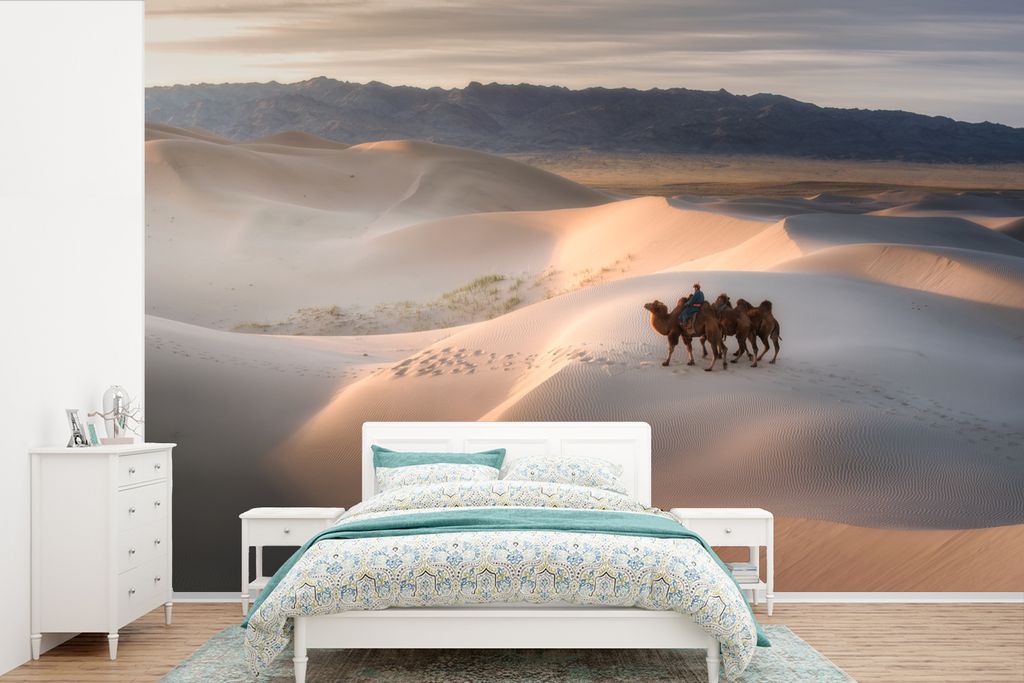 MuchoWow Fototapete für Wohnzimmer oder Schlafzimmer Wandtapete Vinyl Motivtapete Mann auf Kamel mit zwei anderen Kamelen in der Wüste Gobi, Mo...