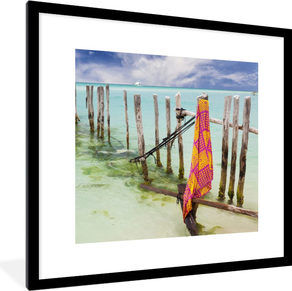 MuchoWow MuchoWow Gerahmtes Poster Holzpfähle im Karibischen Meer auf der Insel Isla Mujeres 40x40 cm - Poster mit zchwarzem Bilderrahmen - Po...