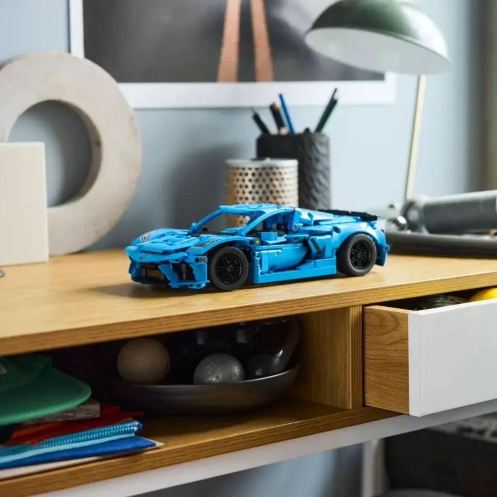 Chevrolet Corvette Stingray LEGO Technic 42217 avec Moteur Mobile V8 - 10
