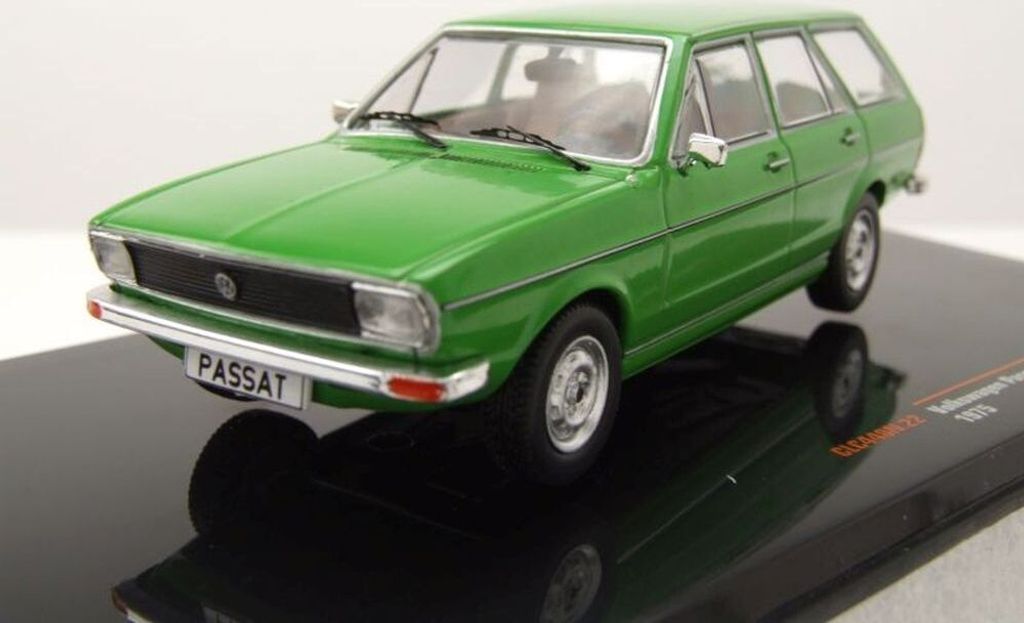 Ixo Models CLC448 VW Passat Variant LS Kombi 1975 grün 1:43 Produktbild 1