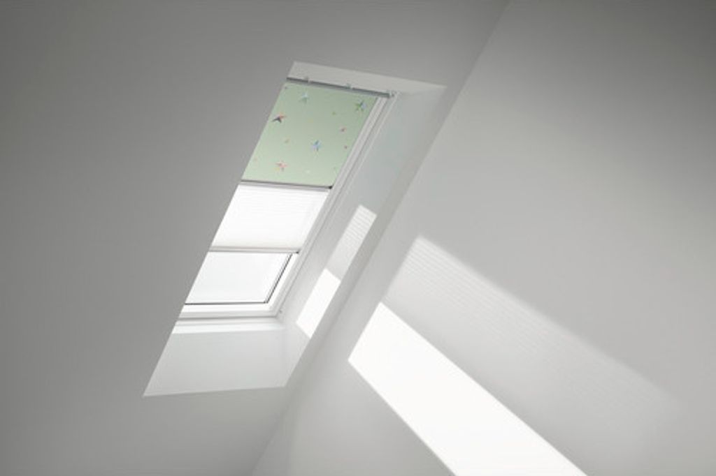 VELUX Vorteils-Set Verdunkelungsrollo Kids Grüne Sterne und Faltstore Plissee weiß manuell Rahmen aluminium DFD S06 4661
