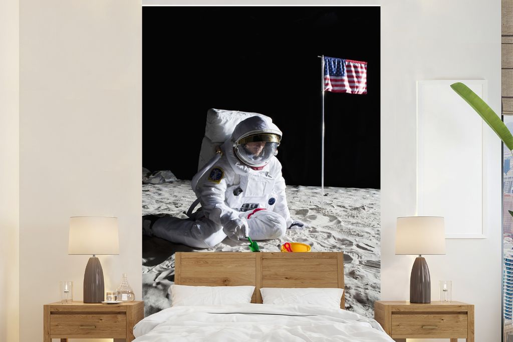 MuchoWow Fototapete für Wohnzimmer oder Schlafzimmer Wandtapete Vinyl Motivtapete Astronaut - Mond - Sandburg - 225x350 cm - Schlafzimmer tapete